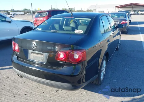 2010 Volkswagen Jetta Limited Edition z USA, uszkodzony, nr VIN 3VWAX7AJ6AM137990